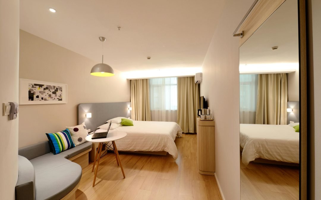 how to make a small room feel bigger